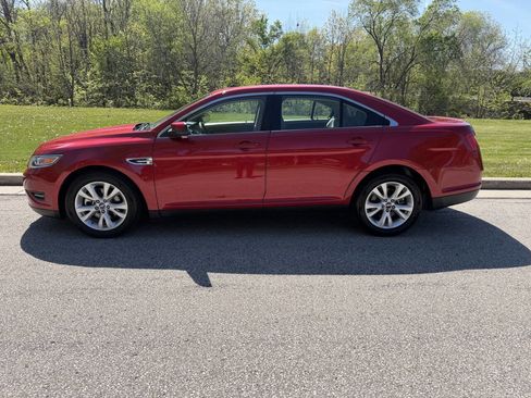 Used 2011 Ford Taurus SEL FWD image 2