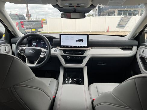 New 2026 Ford Explorer Active w/ Active Comfort Package RWD image 24