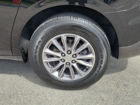 Used 2022 Buick Enclave Essence FWD image 27