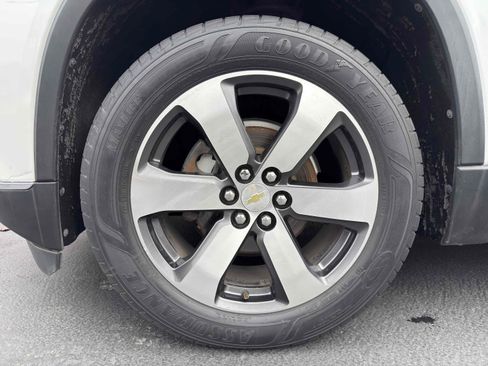 Used 2019 Chevrolet Traverse LT w/ LT Premium Package FWD image 12