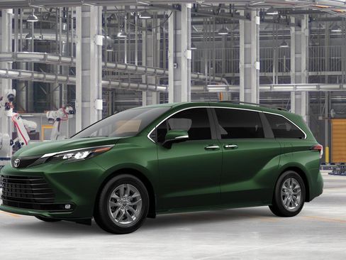 New 2026 Toyota Sienna XLE image 2