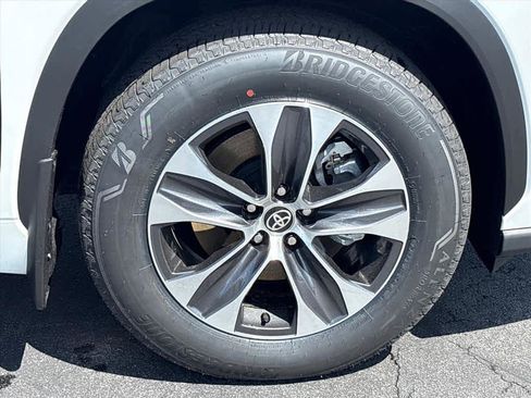 New 2026 Toyota Highlander XLE AWD/4WD image 32