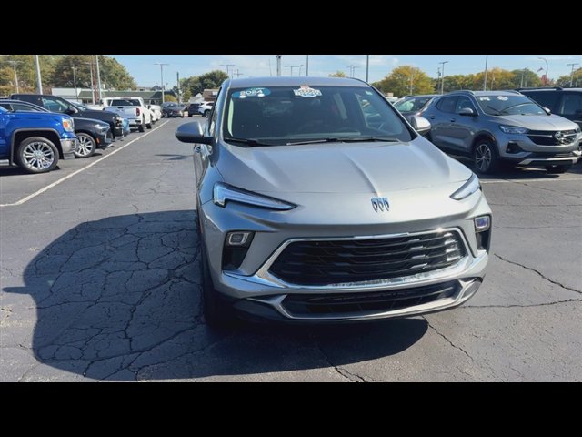 Certified 2024 Buick Encore GX Preferred w/ Comfort Package FWD image 3