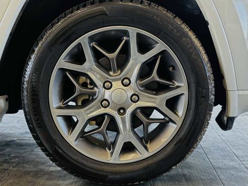 Used 2020 Jeep Grand Cherokee Overland AWD/4WD image 25