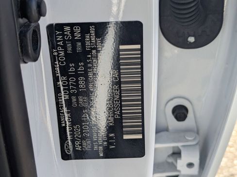 Used 2025 Hyundai Venue SEL image 34