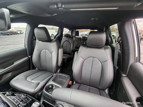 New 2026 Chrysler Voyager LX image 29