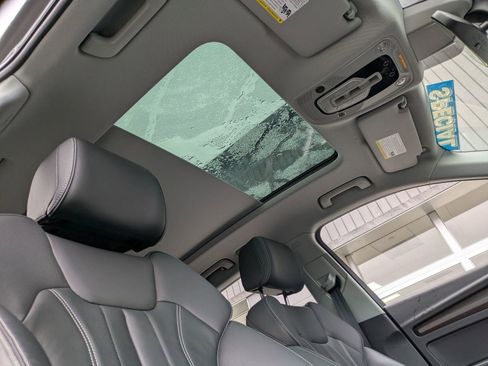 Used 2023 Audi Q5 e Premium w/ Convenience Package image 22