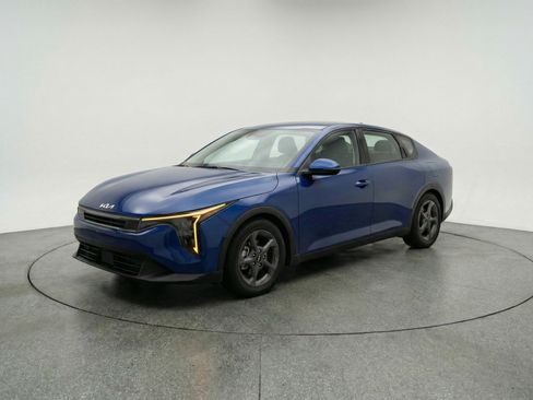 Used 2025 Kia K4 FWD image 3