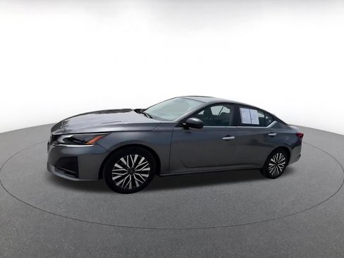 Used 2025 Nissan Altima 2.5 SV FWD image 7