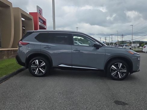 Used 2021 Nissan Rogue Platinum AWD/4WD image 2