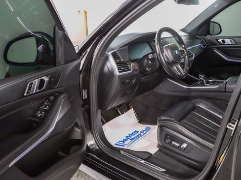 Used 2022 BMW X5 xDrive40i w/ M Sport Package AWD/4WD image 3
