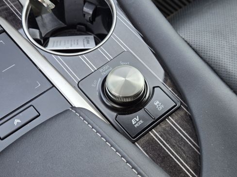 Used 2022 Lexus RX 450h AWD w/ Luxury Package image 27