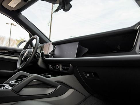 Certified 2026 Porsche Cayenne AWD/4WD image 45