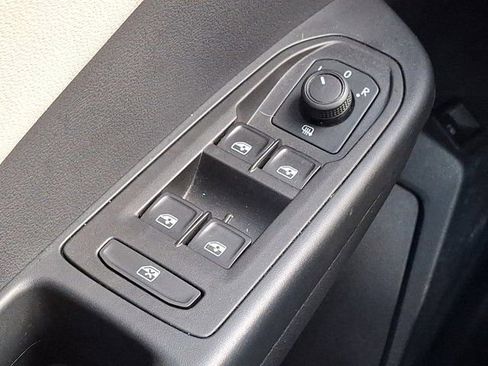 Certified 2022 Volkswagen Taos SE image 29