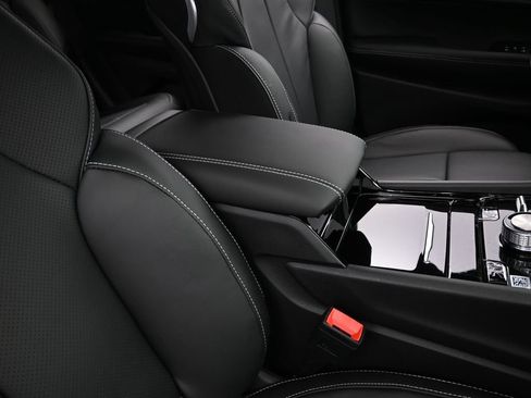 Used 2024 Jeep Grand Cherokee Overland w/ Luxury Tech Group IV image 38