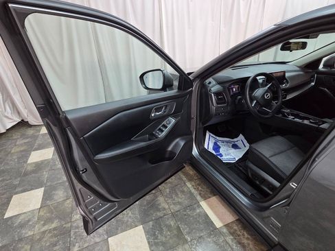 Used 2025 Nissan Rogue SV AWD/4WD image 11