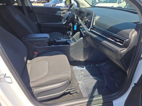 Used 2025 Kia Sportage LX AWD/4WD image 18