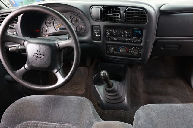 Used 2000 Chevrolet S10 Pickup LS w/ Preferred Equipment Group RWD image 19