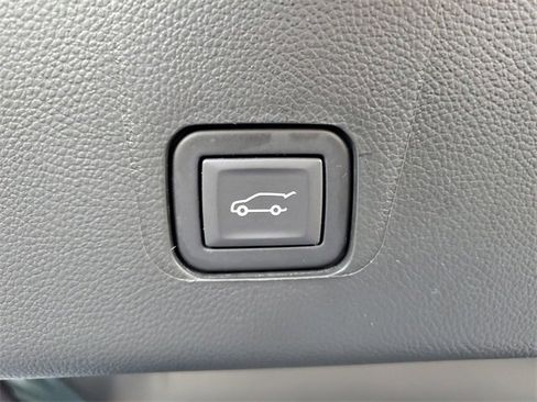 Certified 2023 Chevrolet Traverse LT image 9