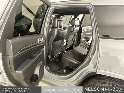 Used 2021 Jeep Grand Cherokee Laredo X AWD/4WD image 12