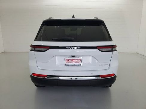 Used 2025 Jeep Grand Cherokee Laredo X RWD image 6