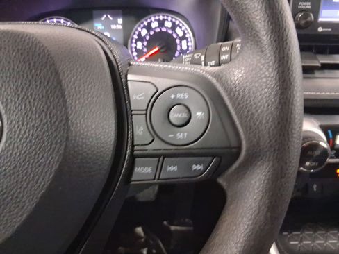 Used 2020 Toyota RAV4 XLE FWD image 22