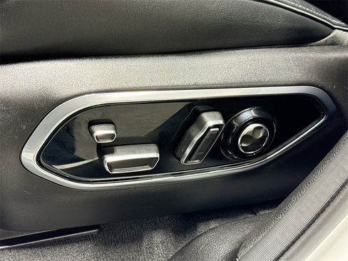 Used 2023 Jeep Grand Cherokee Overland w/ Advanced Protech Group III image 27