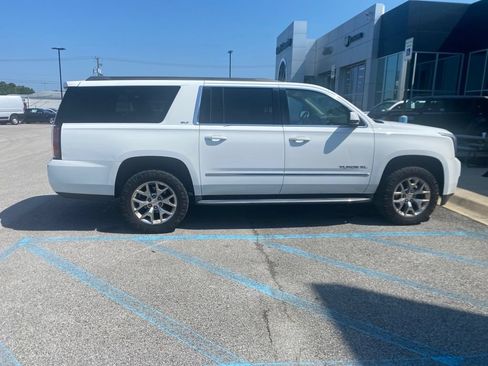 Used 2016 GMC Yukon XL SLT w/ Open Road Package RWD image 2