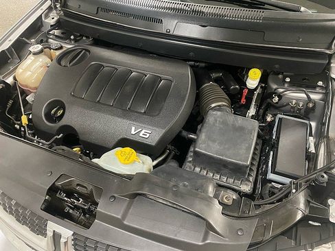 Used 2019 Dodge Journey SE image 2