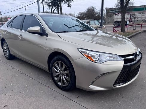 Used 2017 Toyota Camry XLE FWD image 3