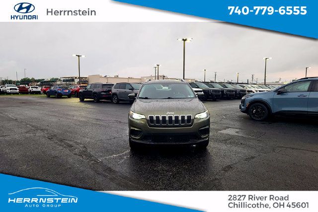 Used 2021 Jeep Cherokee Latitude w/ Mopar Interior Package AWD/4WD image 2