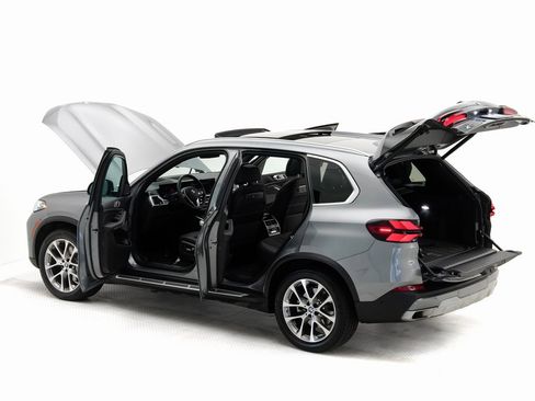 Used 2024 BMW X5 xDrive40i w/ Premium Package image 34