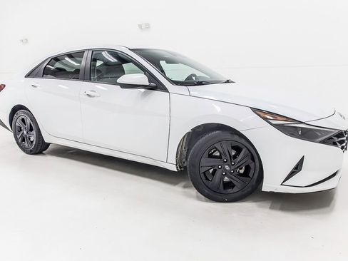 Used 2021 Hyundai Elantra SEL w/ Convenience Package image 9
