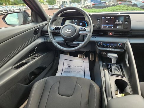 Certified 2025 Hyundai Elantra Sport FWD image 13