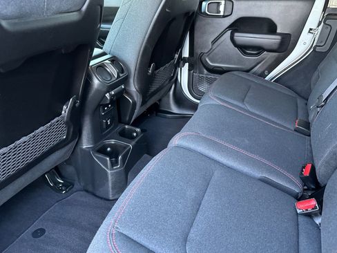 Used 2025 Jeep Wrangler Unlimited Rubicon AWD/4WD image 12