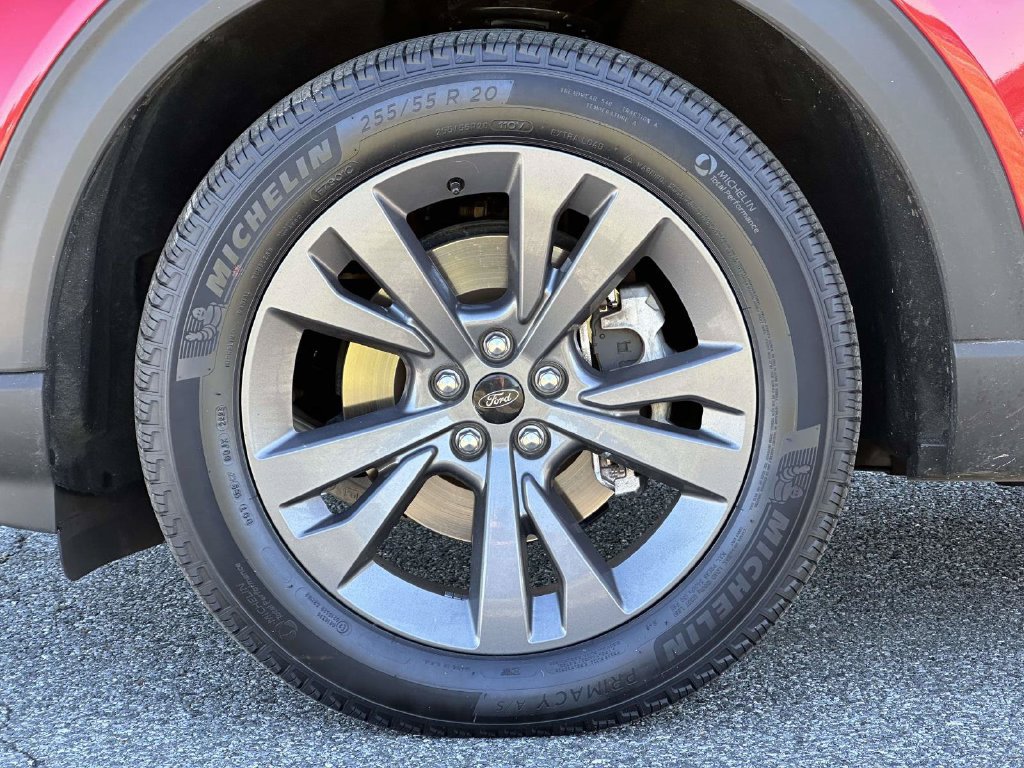 Certified 2023 Ford Explorer XLT w/ Equipment Group 202A AWD/4WD image 7