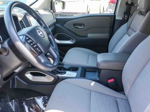Used 2023 Nissan Frontier SV w/ Technology Package RWD image 17