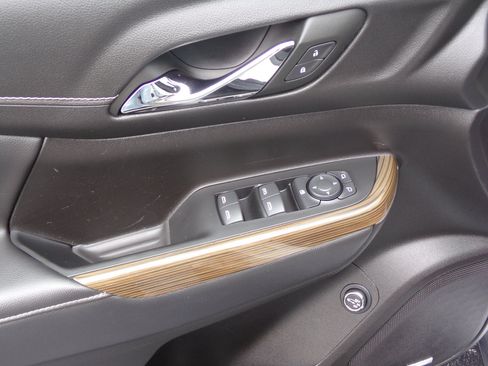 Used 2023 GMC Acadia SLE w/ Driver Convenience Package image 13