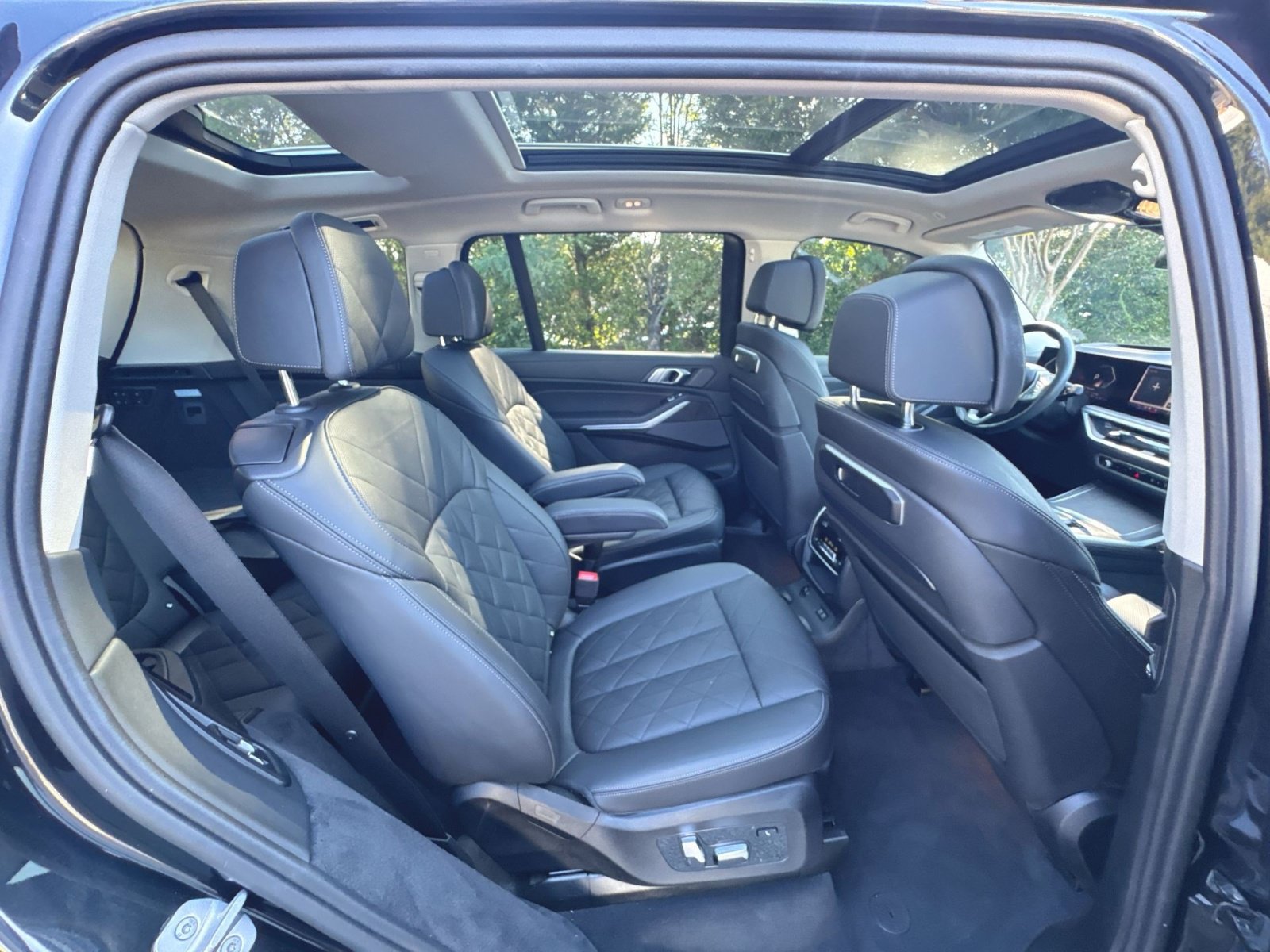 Certified 2024 BMW X7 xDrive40i w/ Premium Package AWD/4WD image 32