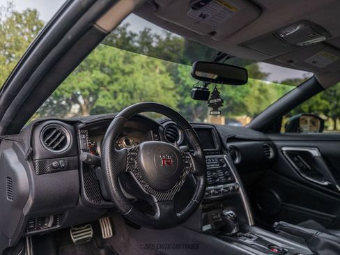 Used 2010 Nissan GT-R Premium AWD/4WD image 35