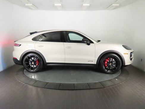 Certified 2026 Porsche Cayenne GTS AWD/4WD image 8