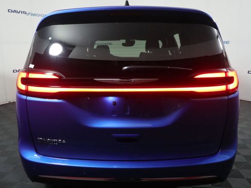 New 2026 Chrysler Pacifica Select image 7