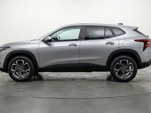 Used 2025 Chevrolet Trax LT image 5