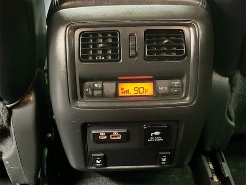 Used 2019 Nissan Pathfinder SL image 25