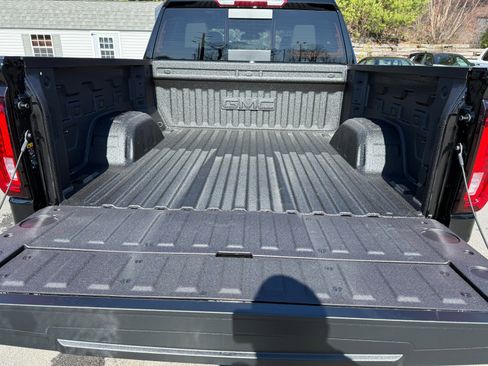 New 2026 GMC Sierra 1500 SLT image 19