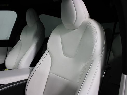 Used 2022 Tesla Model X Plaid image 11