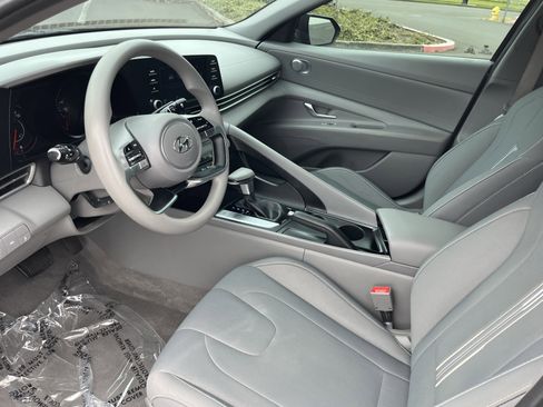 Used 2022 Hyundai Elantra SEL FWD image 9