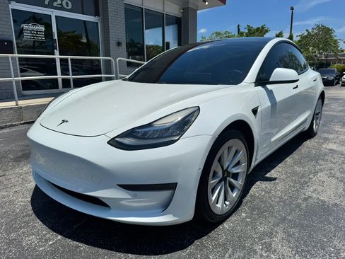 Used 2021 Tesla Model 3 Standard Range Plus RWD image 1