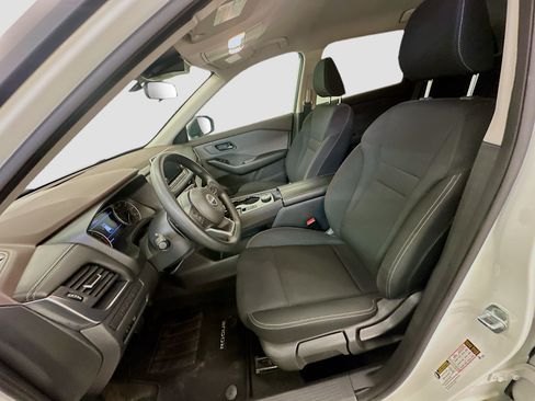 Used 2023 Nissan Rogue S AWD/4WD image 13