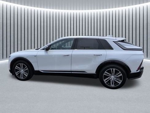 Certified 2024 Cadillac Lyriq Luxury AWD/4WD image 10